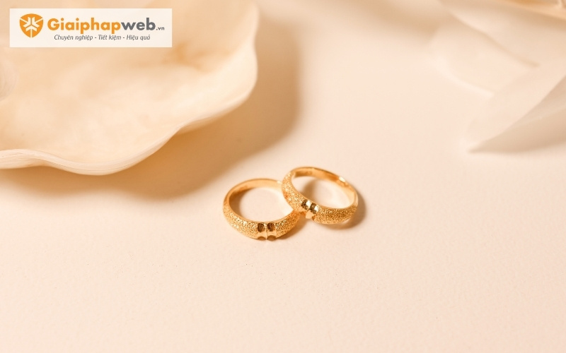 Nên mua vàng miếng hay vàng nhẫn Nên mua vàng miếng hay vàng nhẫn